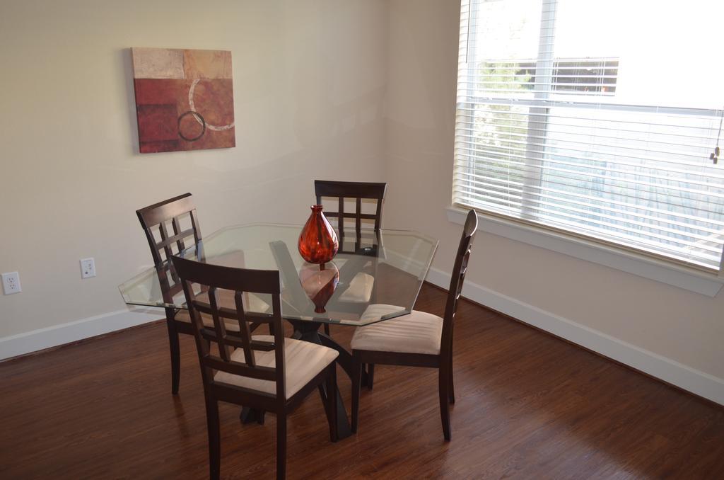 Domain At Citycentre Apartment Houston Room photo